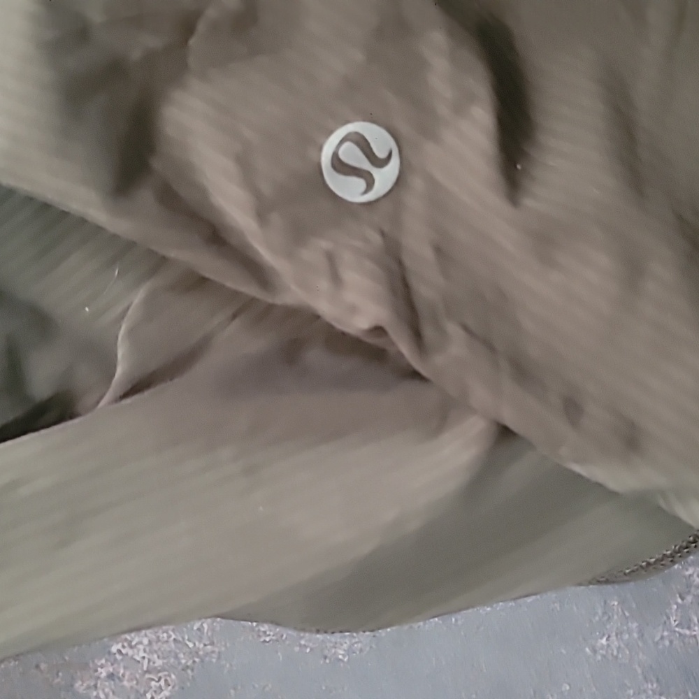 LULULEMON DANCE STUDIO CROP 25” DARK OLIVE SIZE 12 - Picture 6 of 8